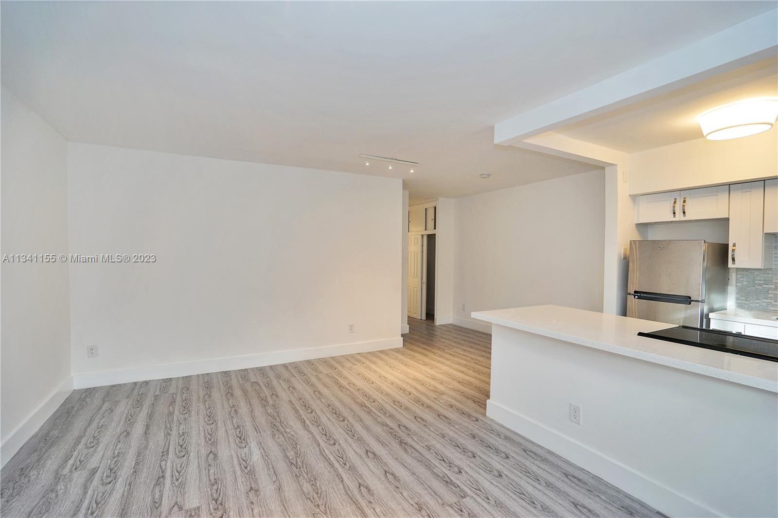719 EUCLID APTS CONDOMINI - Residential Lease