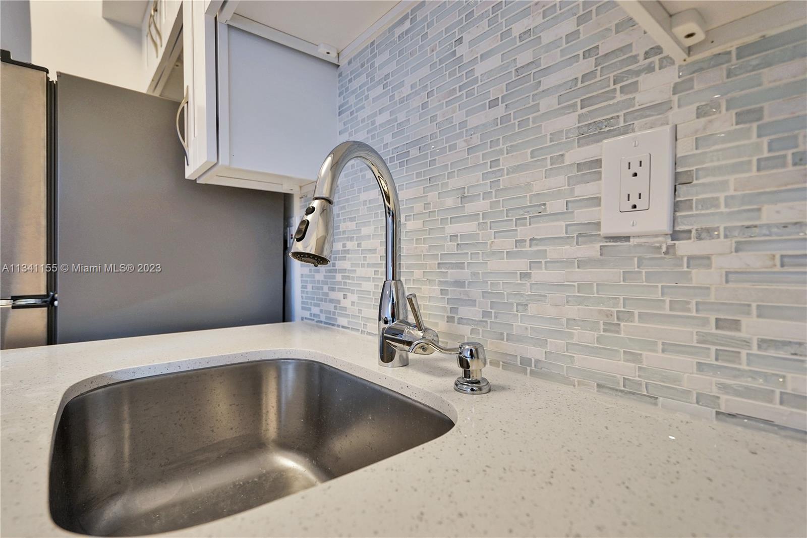719 EUCLID APTS CONDOMINI - Residential Lease