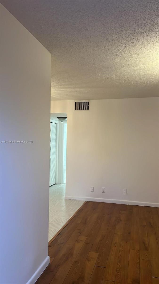 JOE-RON SOUTH CONDO - Residential Lease