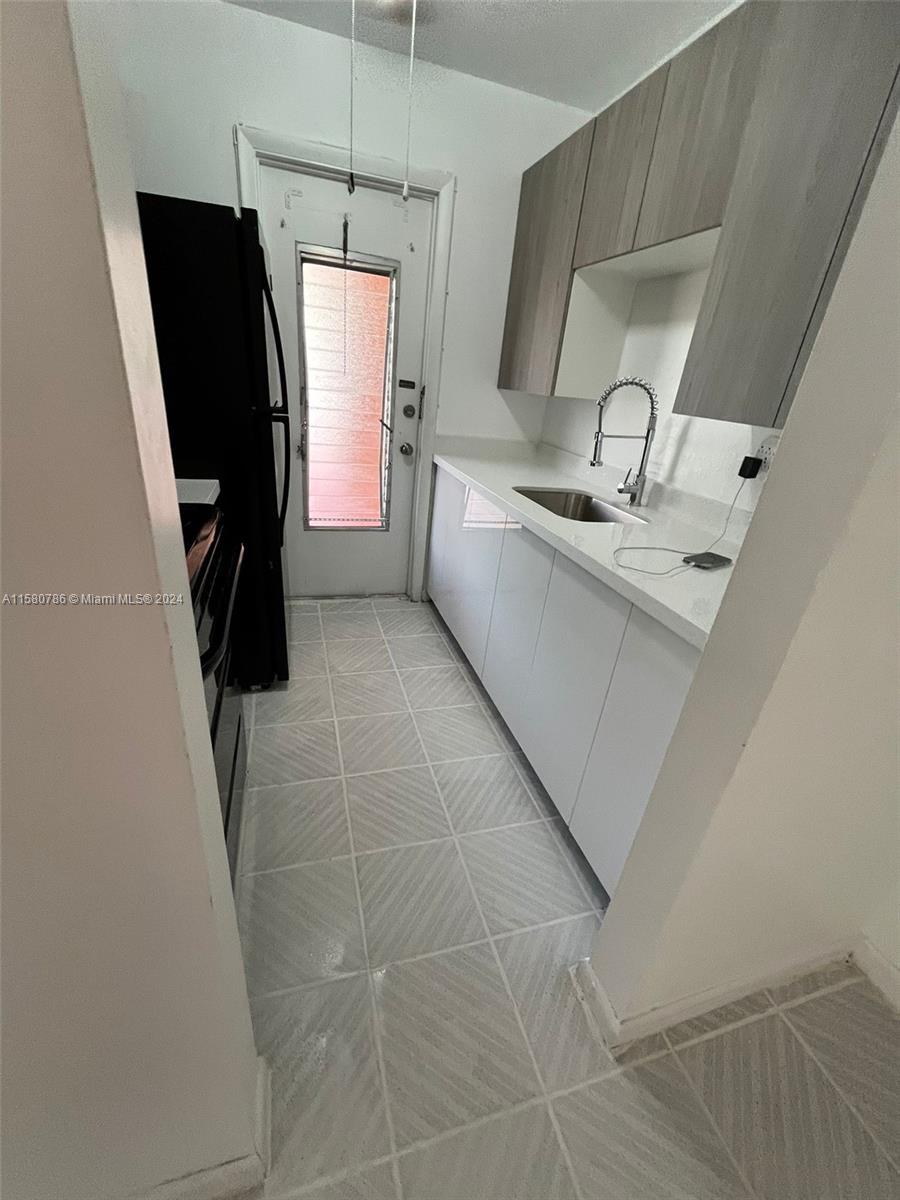 JOE-RON SOUTH CONDO - Residential Lease