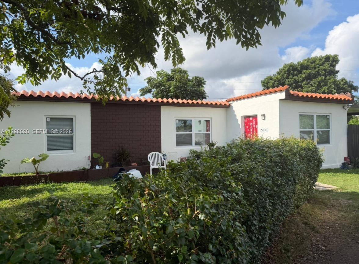 Income property ! investors alert great rented long time tenant txt x details house 5/3 renovated located 1 block us1 and 288 st ! NO CDD NO ASSOSIATION we can help $ 5.000 x closing cost RENTALS Investors alert