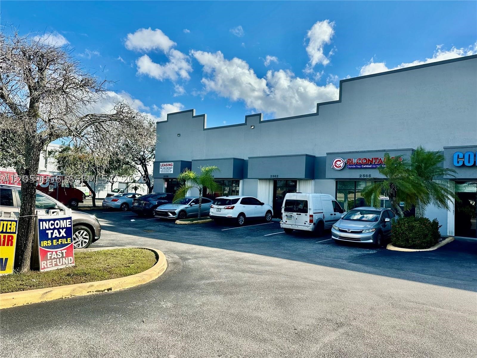 GREAT LOCATION CLOSE TO MIAMI LAKES, 75, AIRPORT , PALMETTO, IDEAL SPACE , GREAT EXPOSURE
 FOR YOUR BUSINESS