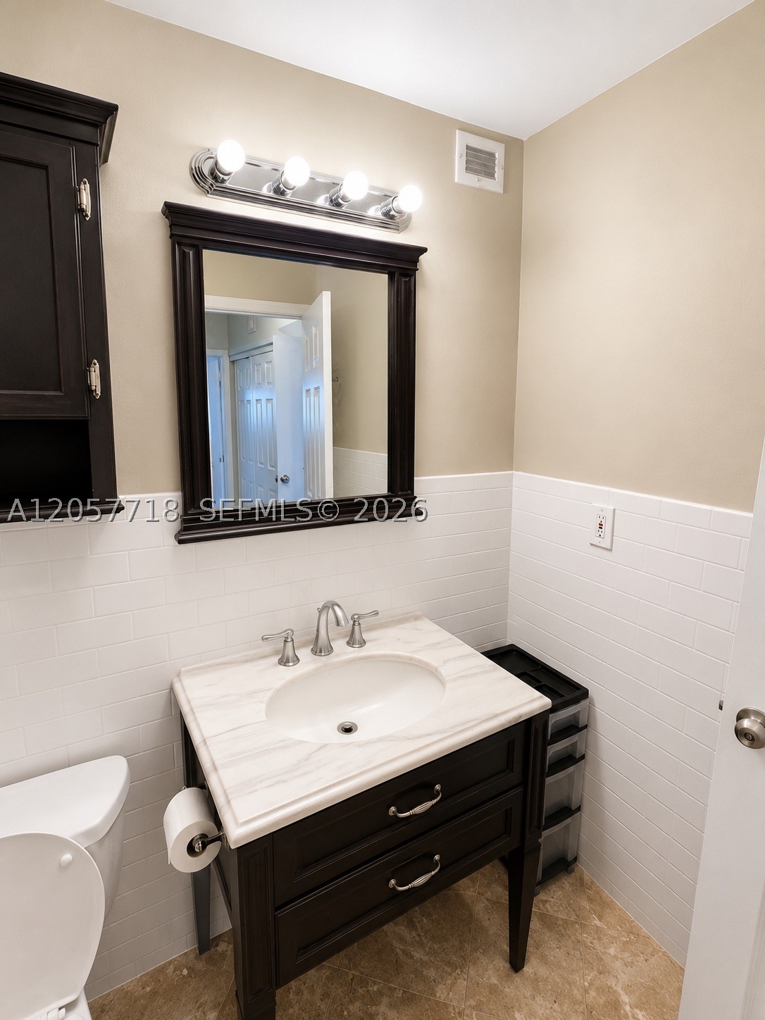 THREE HORIZONS SOUTH COND - Residential