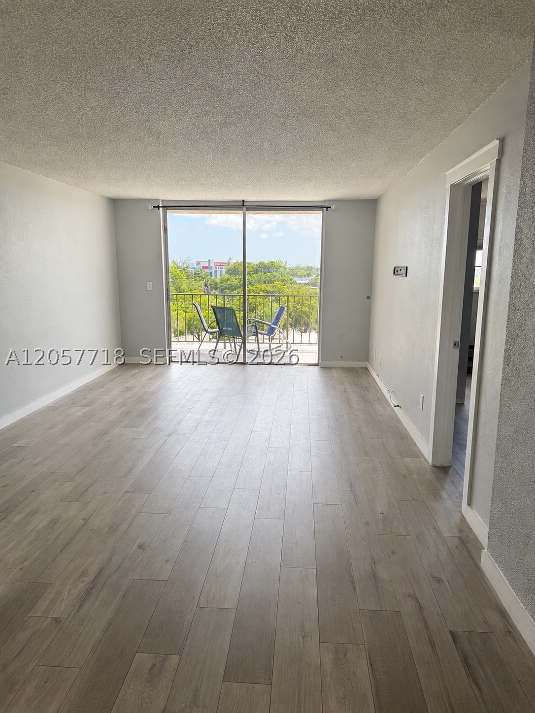 THREE HORIZONS SOUTH COND - Residential