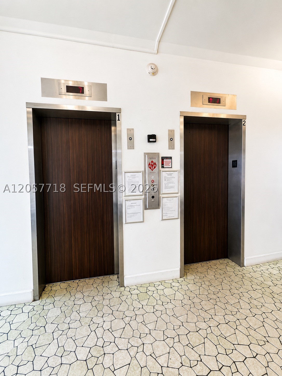 THREE HORIZONS SOUTH COND - Residential