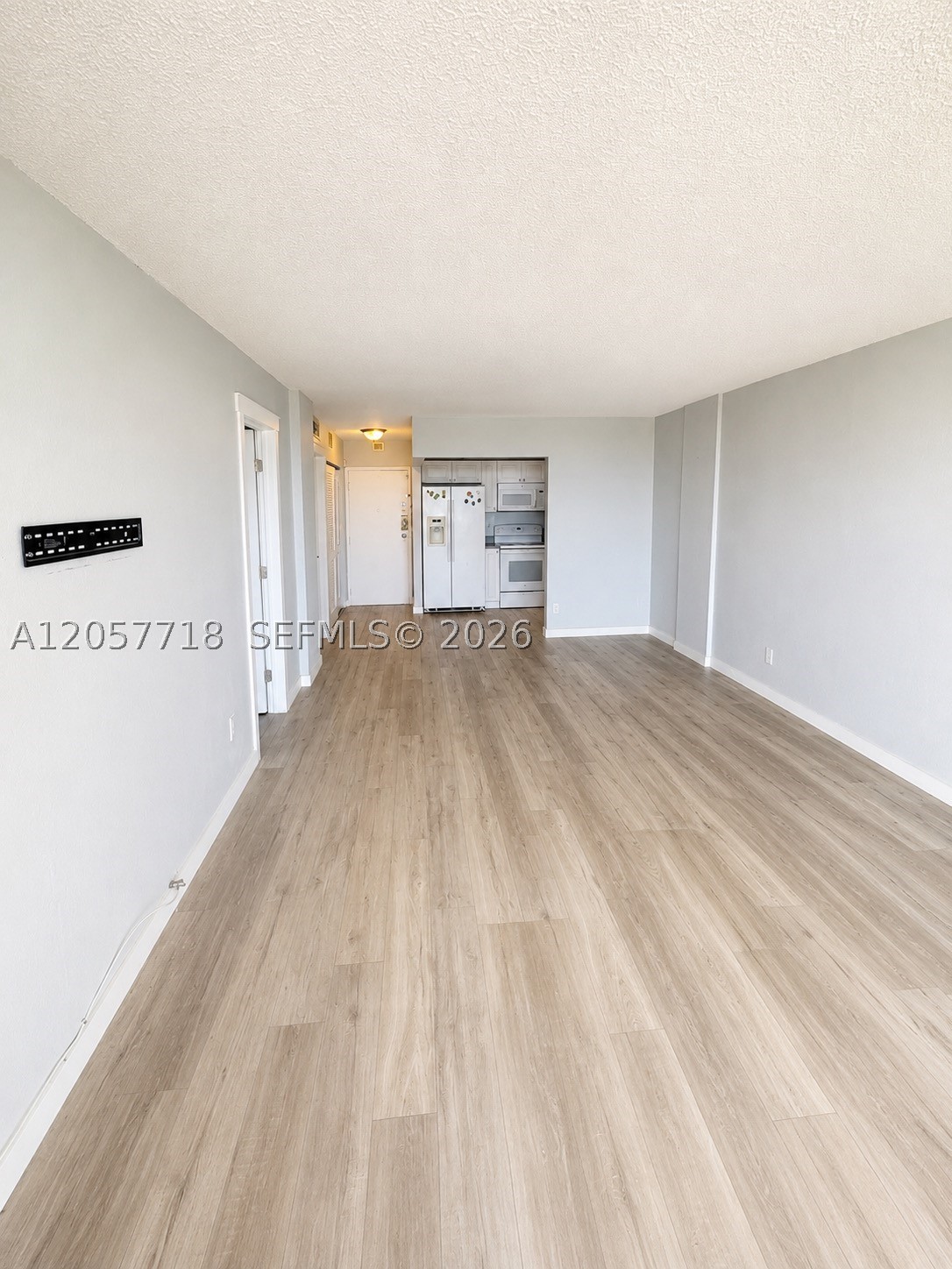THREE HORIZONS SOUTH COND - Residential