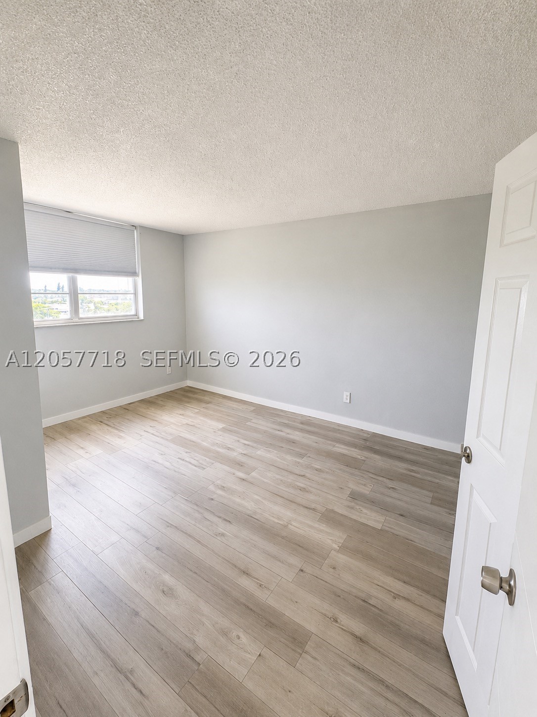 THREE HORIZONS SOUTH COND - Residential