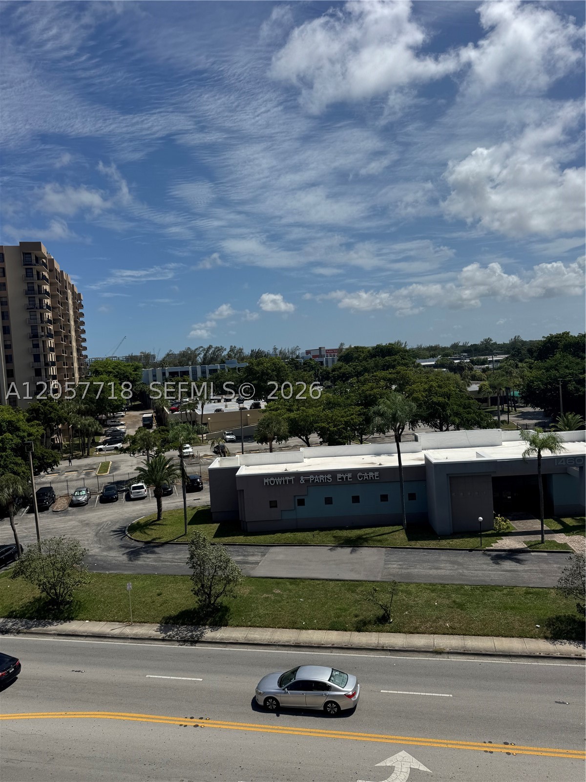 THREE HORIZONS SOUTH COND - Residential