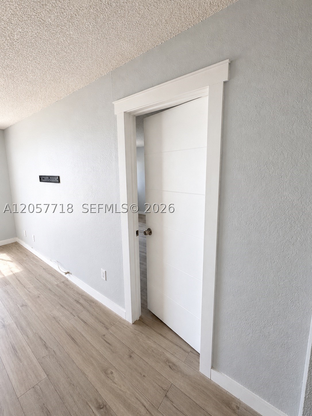 THREE HORIZONS SOUTH COND - Residential