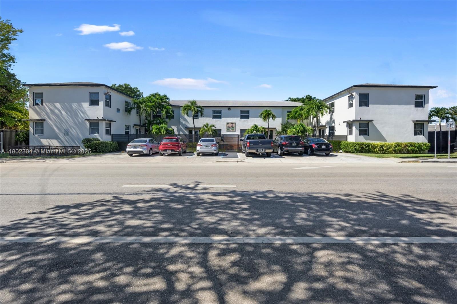 FAST APPROVAL | MOVE-IN SPECIAL: First month & one month security deposit for approved applicants. 
Ground-Floor Studio with Central A/C in Prime Location. Enjoy the convenience of 2 on-site laundry rooms and a welcoming central courtyard filled with lush greenery. Perfectly situated near Biscayne Blvd, public transportation, the Design District, Miami Shores, and trendy dining spots like The Citadel. Pet-friendly. Tenant pays water and electric.