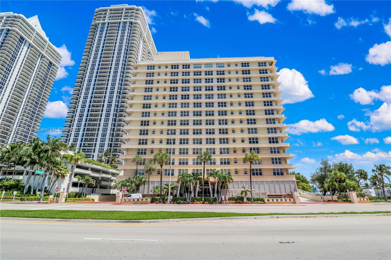 Don't miss out on this well-maintained ocean-front condo in the high-rise building of the Mimosa; this fabulous property offers one bedroom with one bath, a large living room and dining area, and excellent closet space. The unit has direct views of the intercoastal and well as impact windows. Mimosa Tower is a full-service condominium with a 24-hour attended lobby, on-Site Management office, resident manager, heated outdoor swimming pool, kids playground, fitness center, coffee shop, private parking, and beach access. It is conveniently located in the heart of Miami Beach, next to Eden Roc and Fontainebleau, and within easy access to Downtown Miami, South Beach, Wynwood, and the design district.