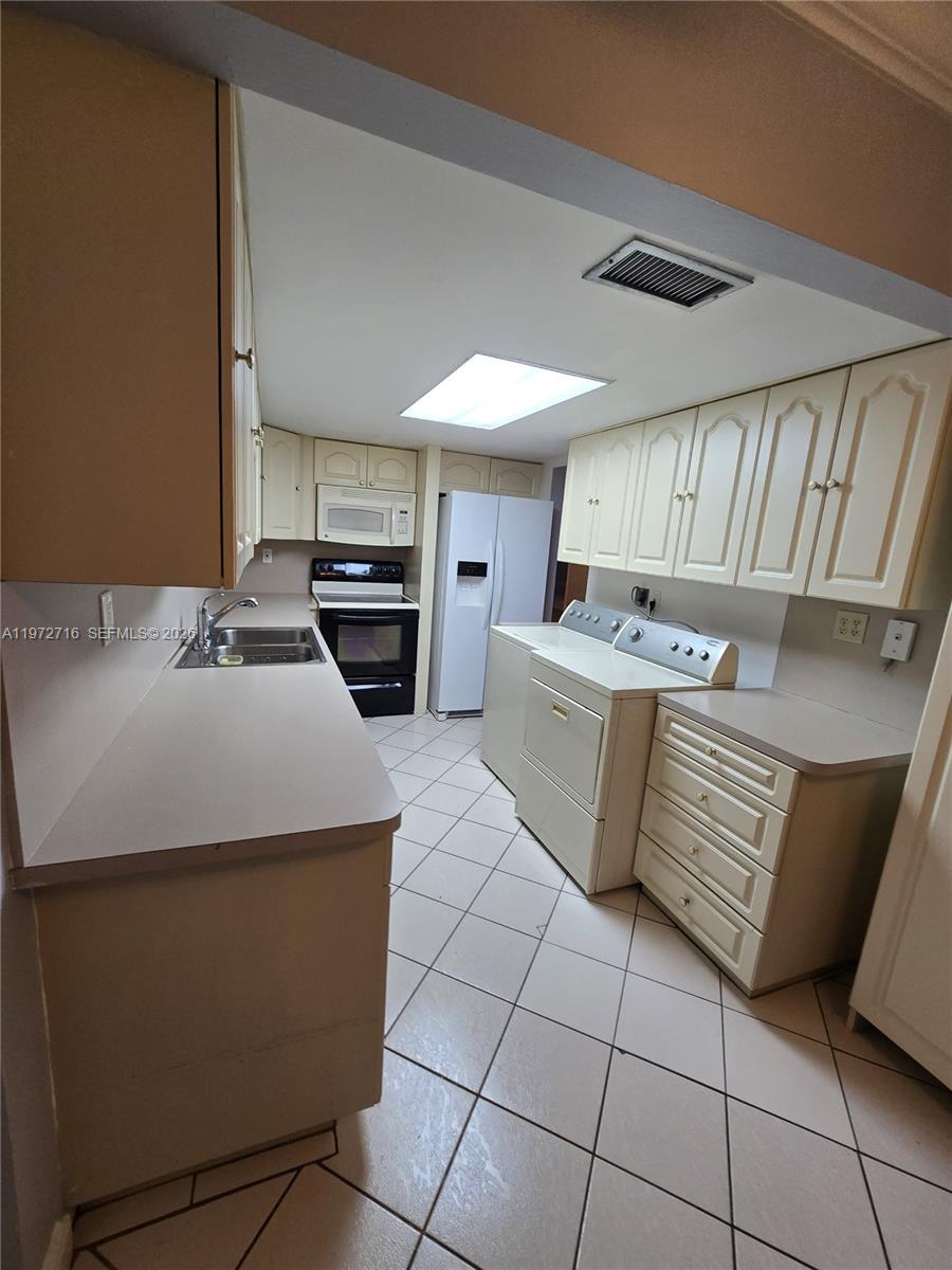 PENINSULA AT INTL GARDENS - Residential Lease