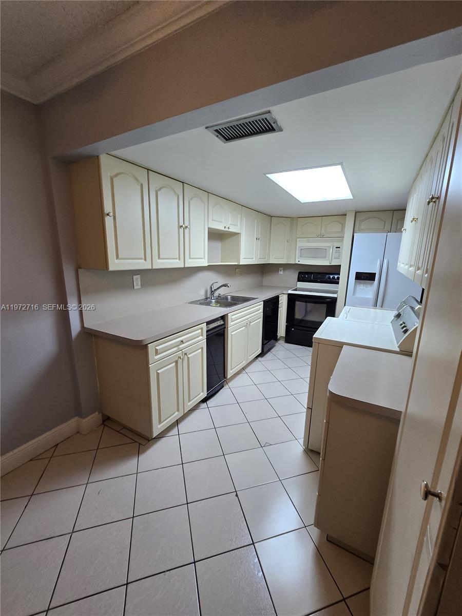 PENINSULA AT INTL GARDENS - Residential Lease