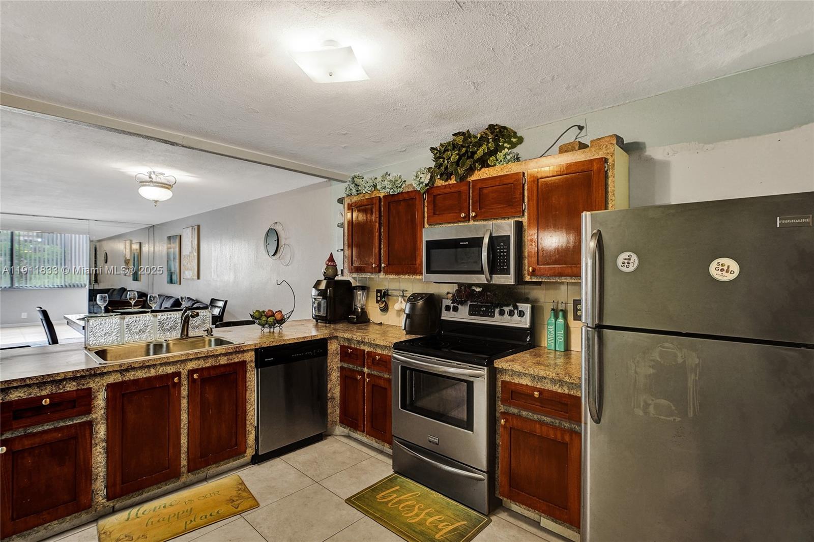 BARCLAY AT HAMPTONS WEST - Residential