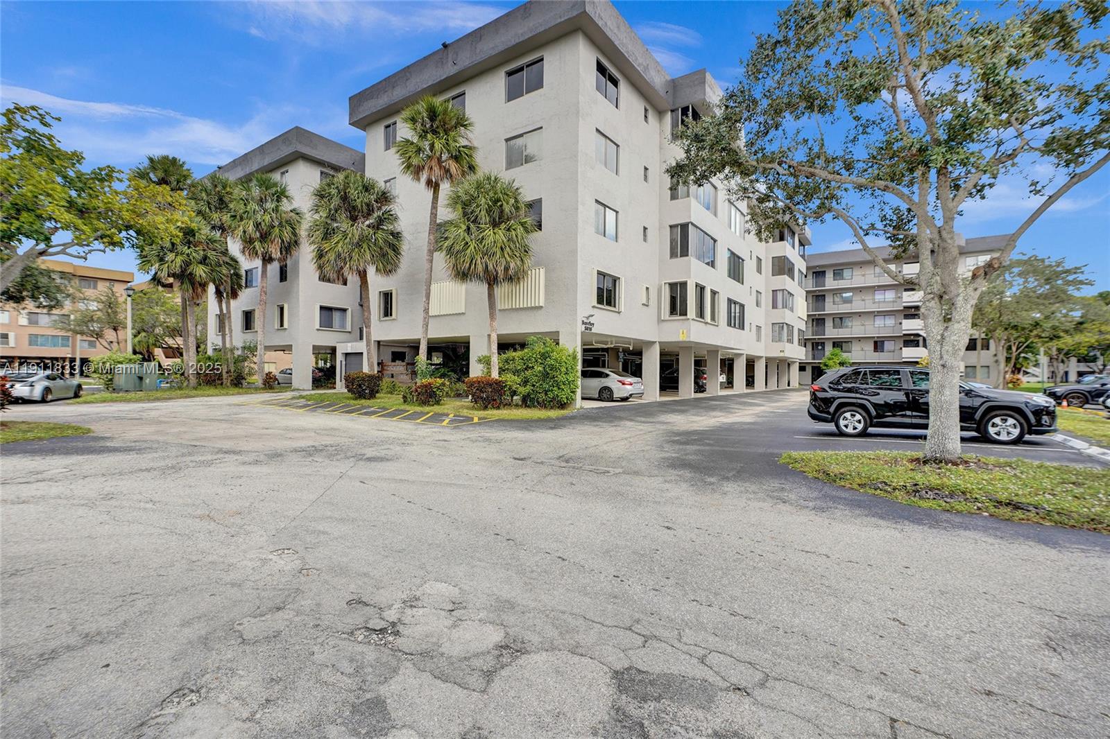 BARCLAY AT HAMPTONS WEST - Residential