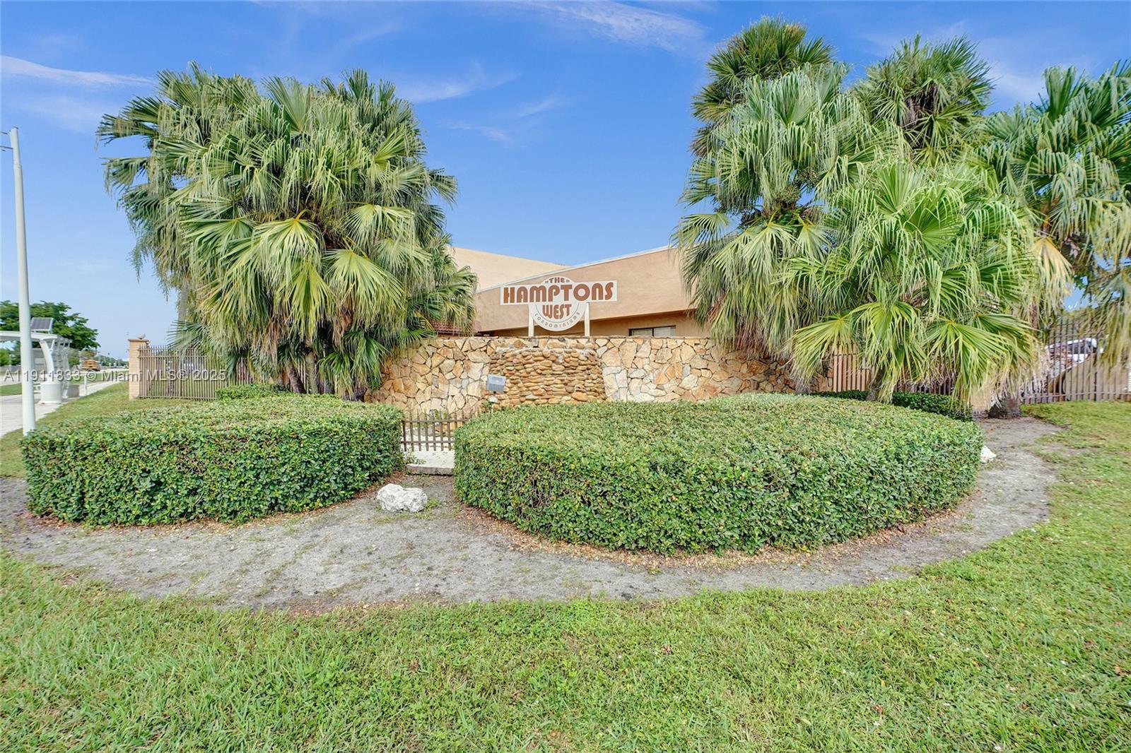 This beautifully maintained and spacious 3-bedroom, 2-bath corner unit offers nearly 1,480 square feet of bright, comfortable living. Features include a dedicated laundry room, modern finishes, and updated appliances throughout. The layout is ideal for both everyday living and entertaining. Community amenities include a well-kept pool, tennis courts, and ample guest parking. HOA fees cover water, sewer, trash, pest control, basic cable, and internet—offering exceptional value and convenience. Perfectly located near top-rated schools, shopping, dining, and major highways.
?? Please note: a minimum of 24 hours' notice is required for all showings