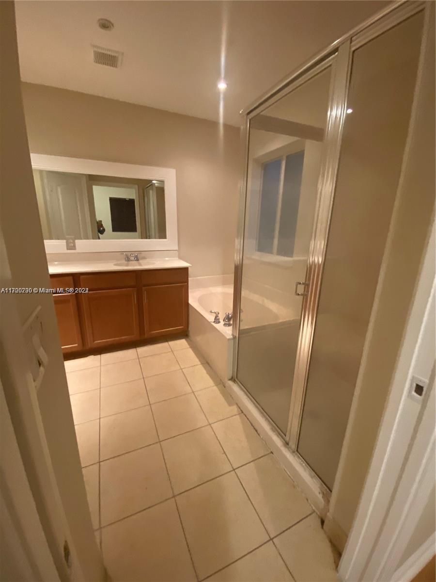 MAJORCA ISLES IV CONDO - Residential Lease