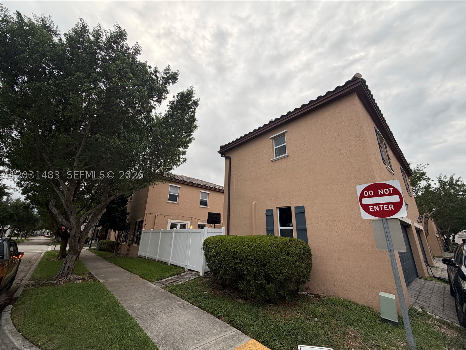 KENDALL COMMONS TOWNHOMES - Residential
