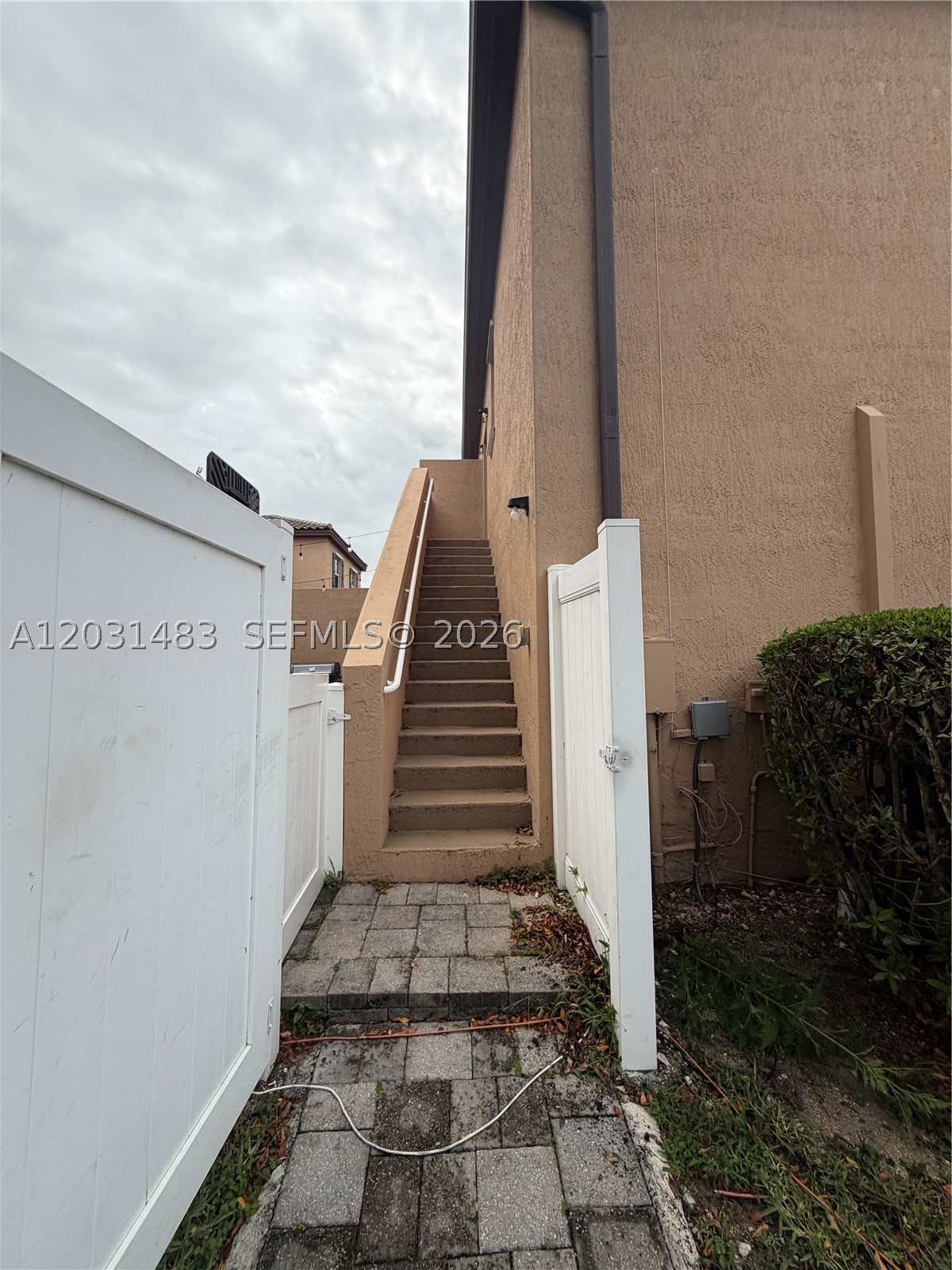 KENDALL COMMONS TOWNHOMES - Residential