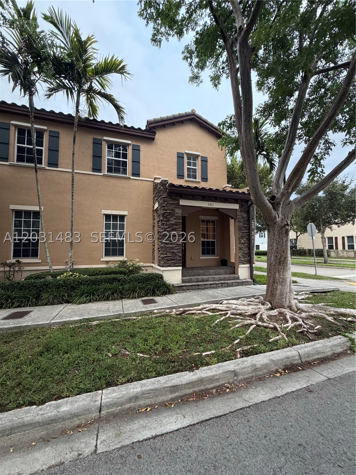 KENDALL COMMONS TOWNHOMES - Residential