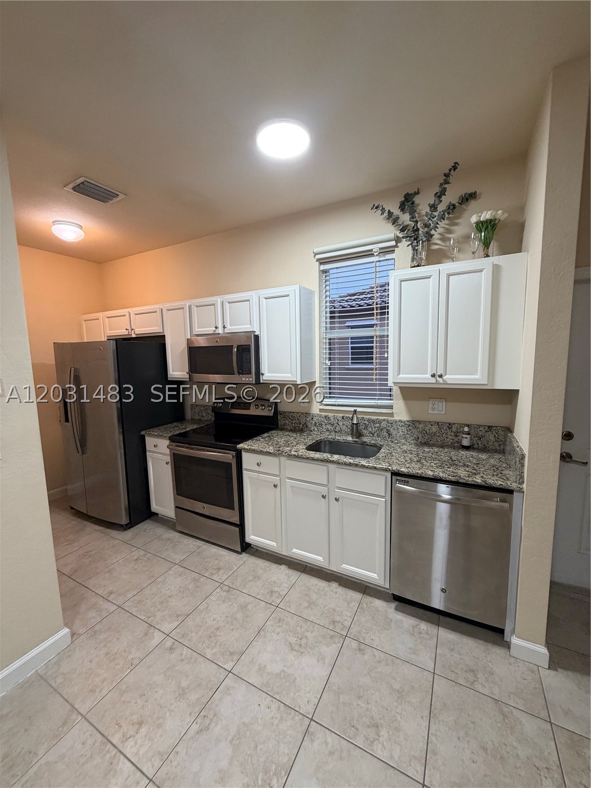 KENDALL COMMONS TOWNHOMES - Residential