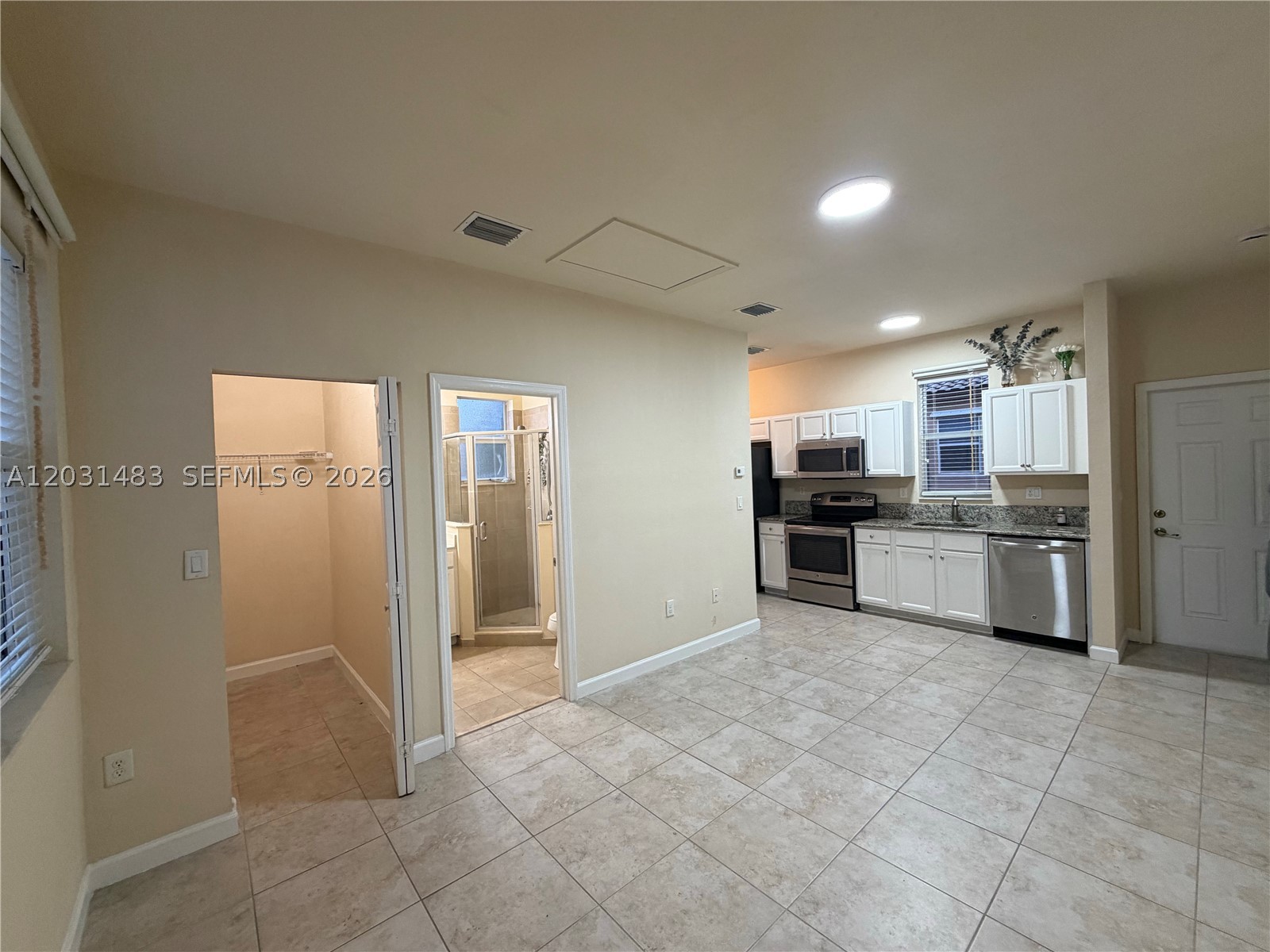 KENDALL COMMONS TOWNHOMES - Residential