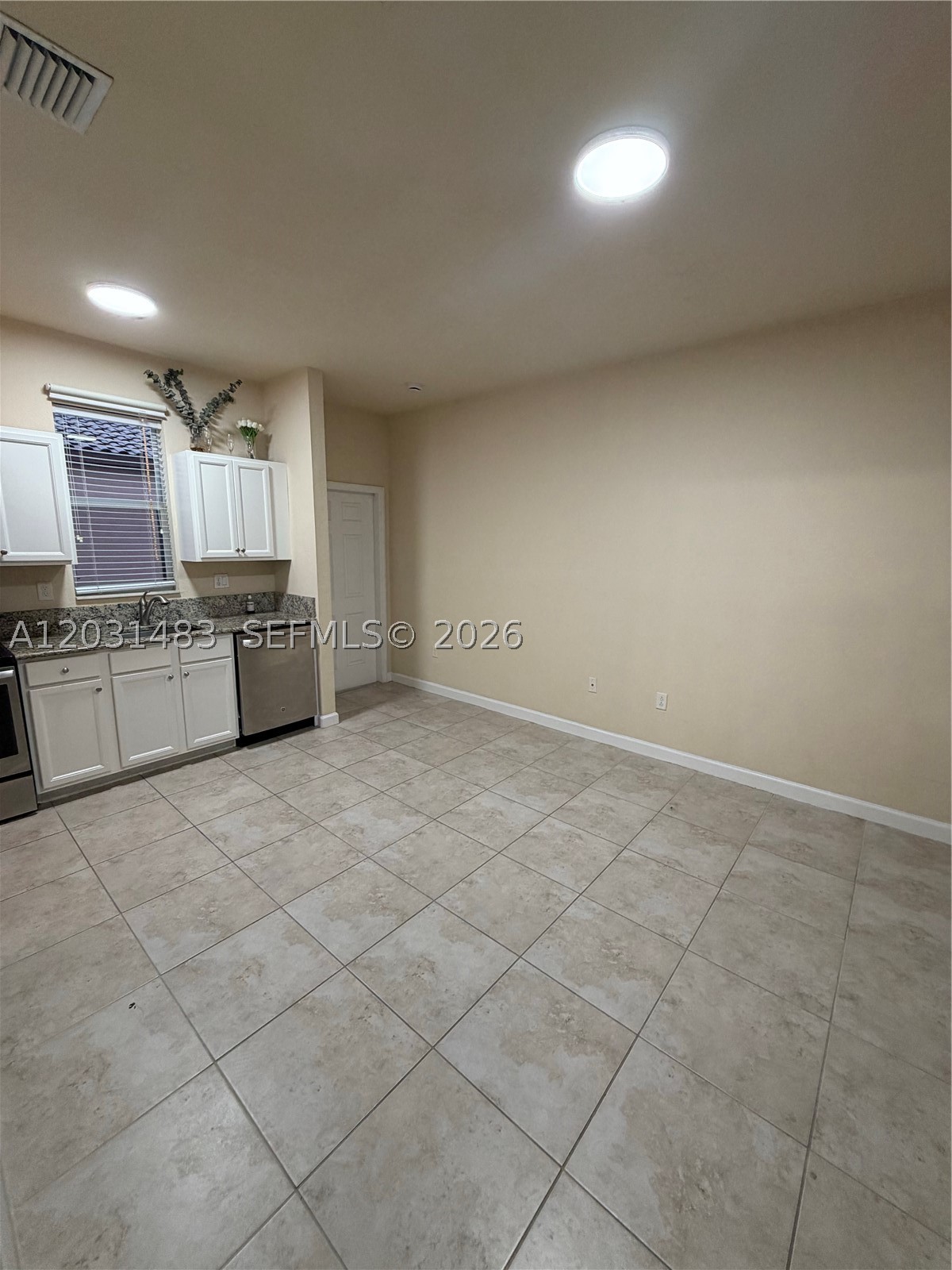 KENDALL COMMONS TOWNHOMES - Residential