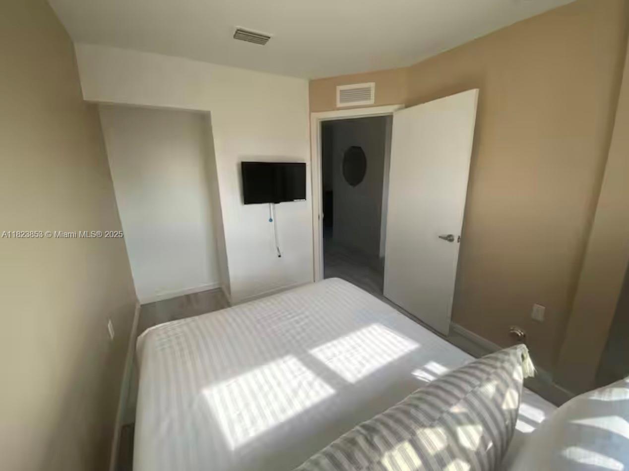 EMILIA CONDO - Residential