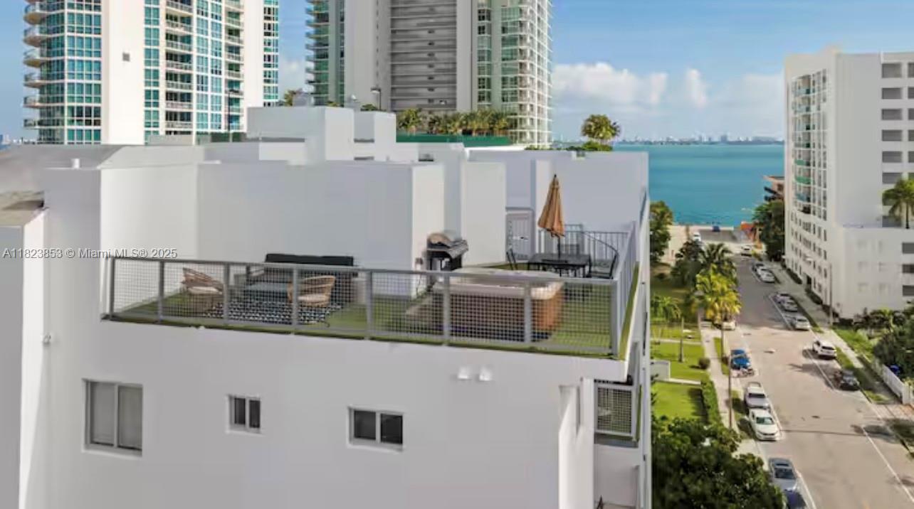 EMILIA CONDO - Residential