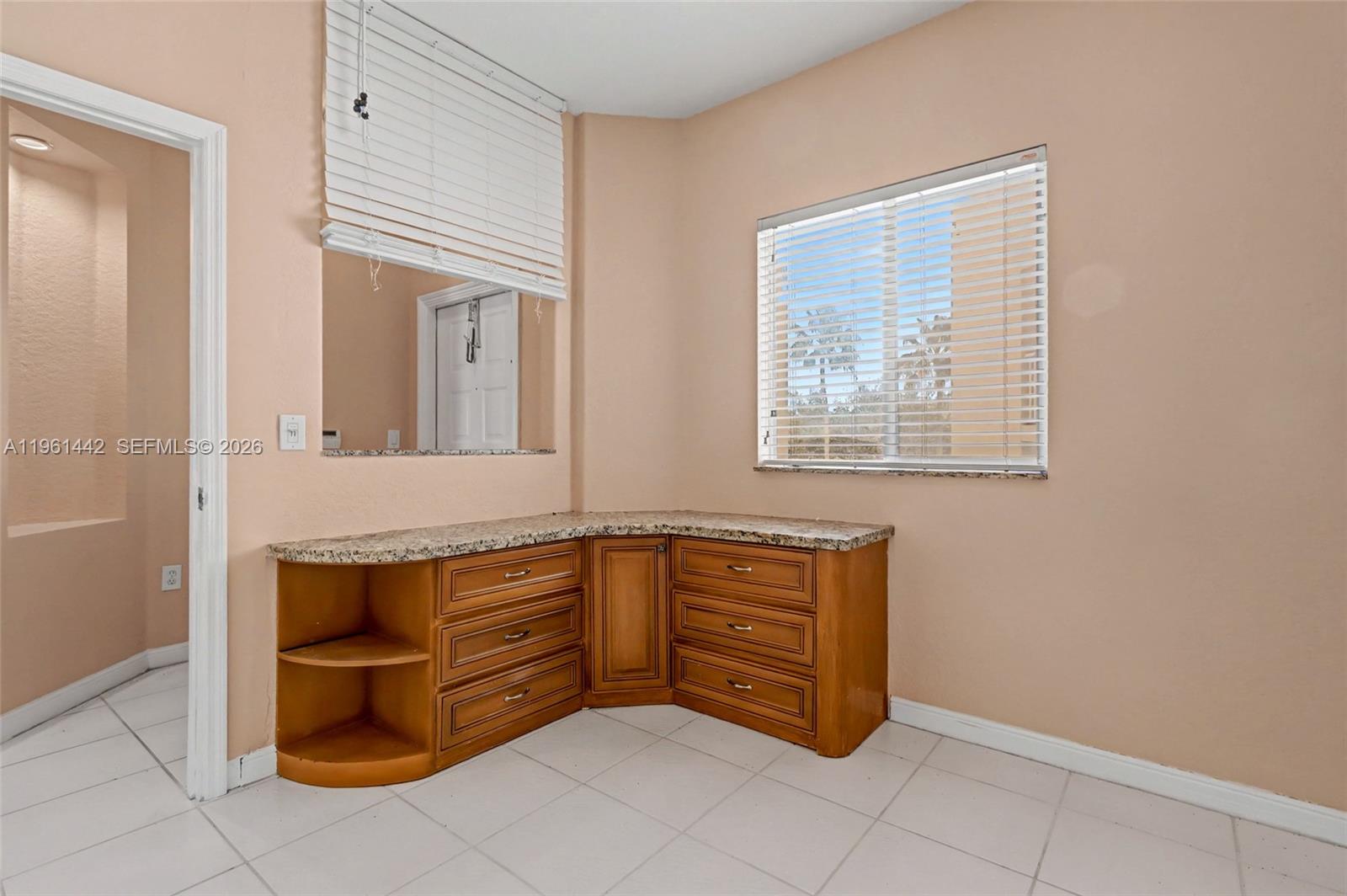 SOUTHAMPTON CONDOMINIUM F - Residential