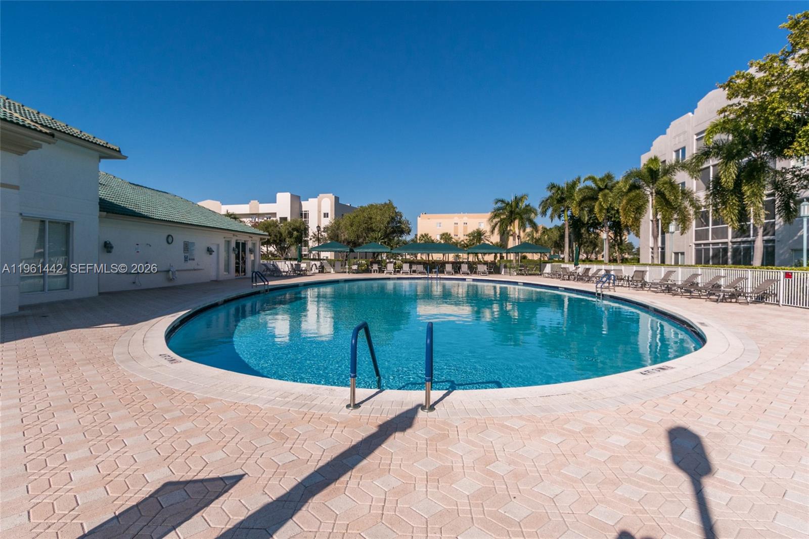 SOUTHAMPTON CONDOMINIUM F - Residential