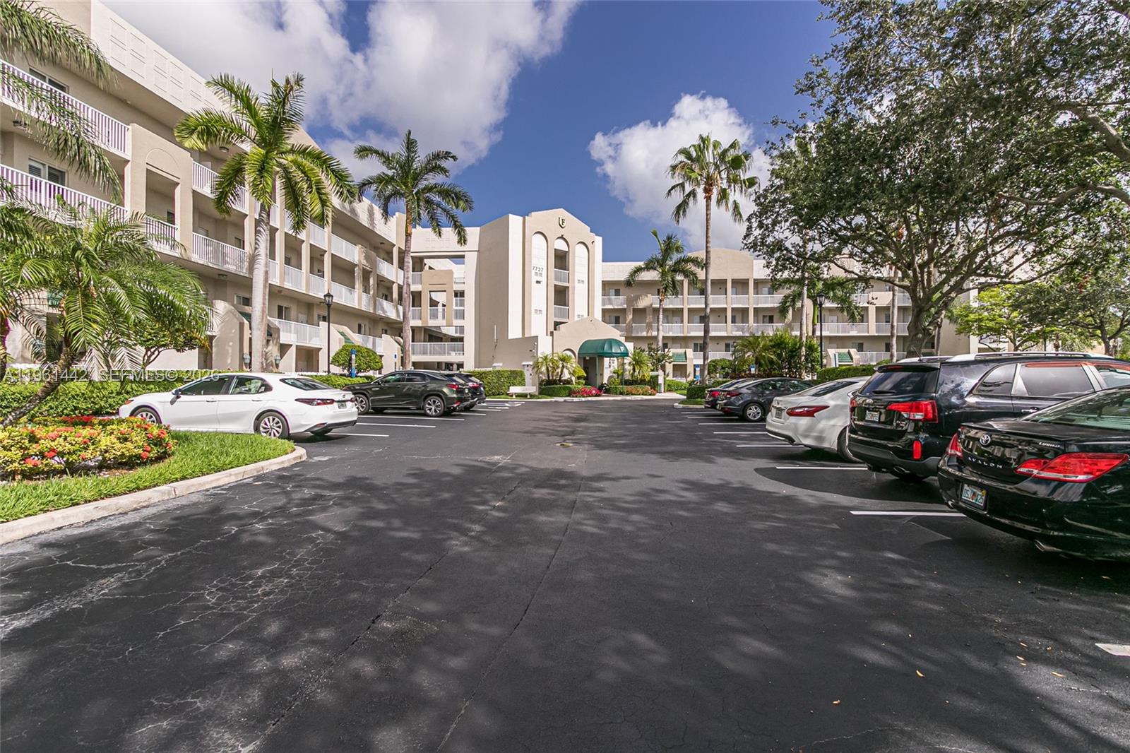 SOUTHAMPTON CONDOMINIUM F - Residential