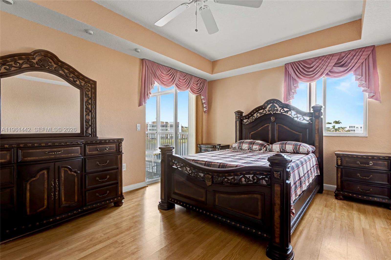 SOUTHAMPTON CONDOMINIUM F - Residential