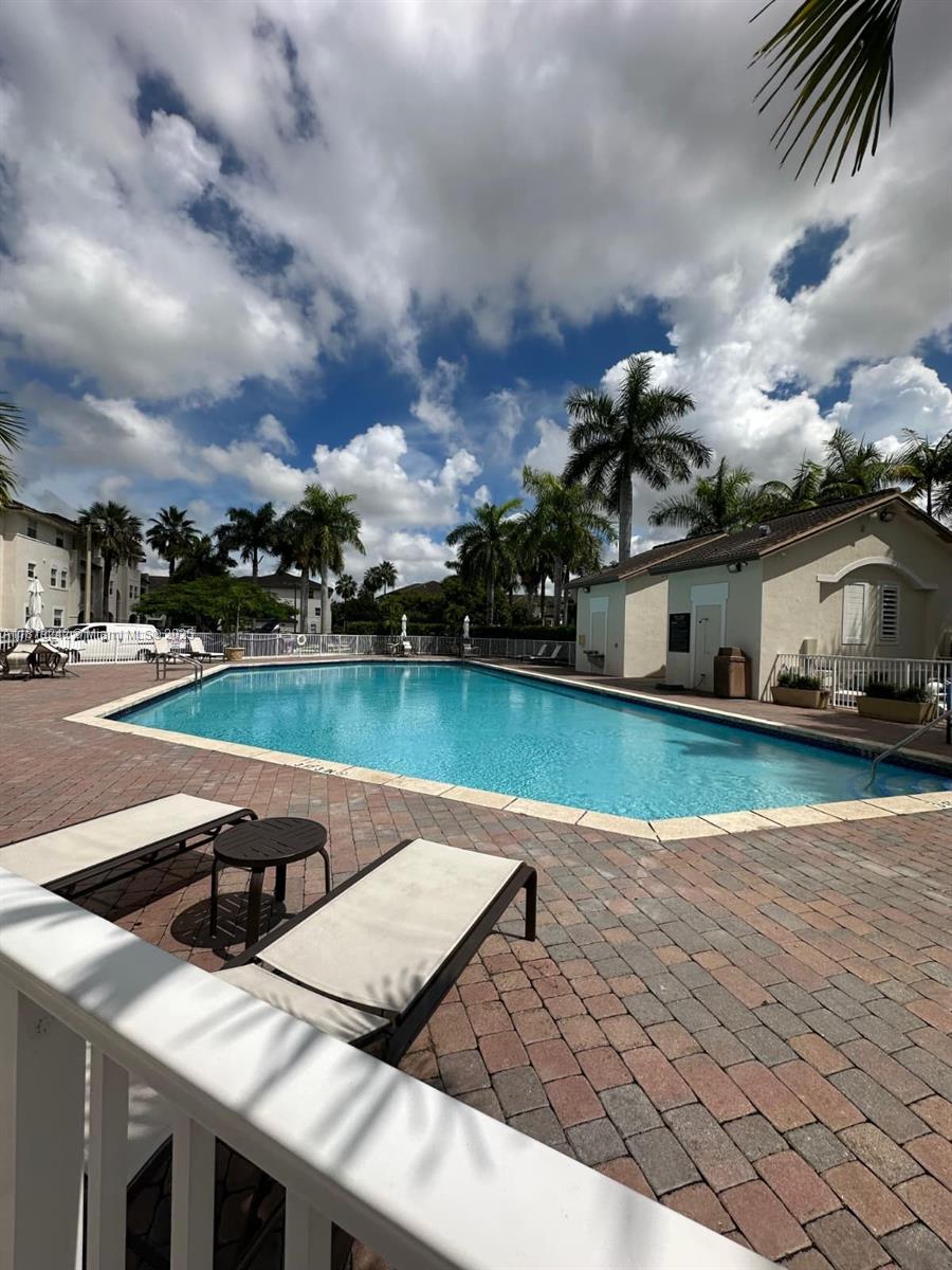 ST MORTIZ AT DORAL CONDO - Residential