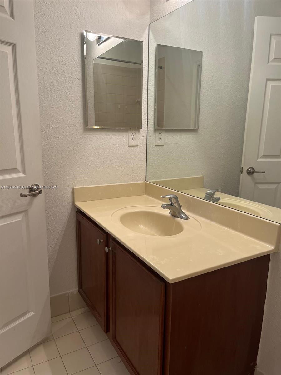 ST MORTIZ AT DORAL CONDO - Residential