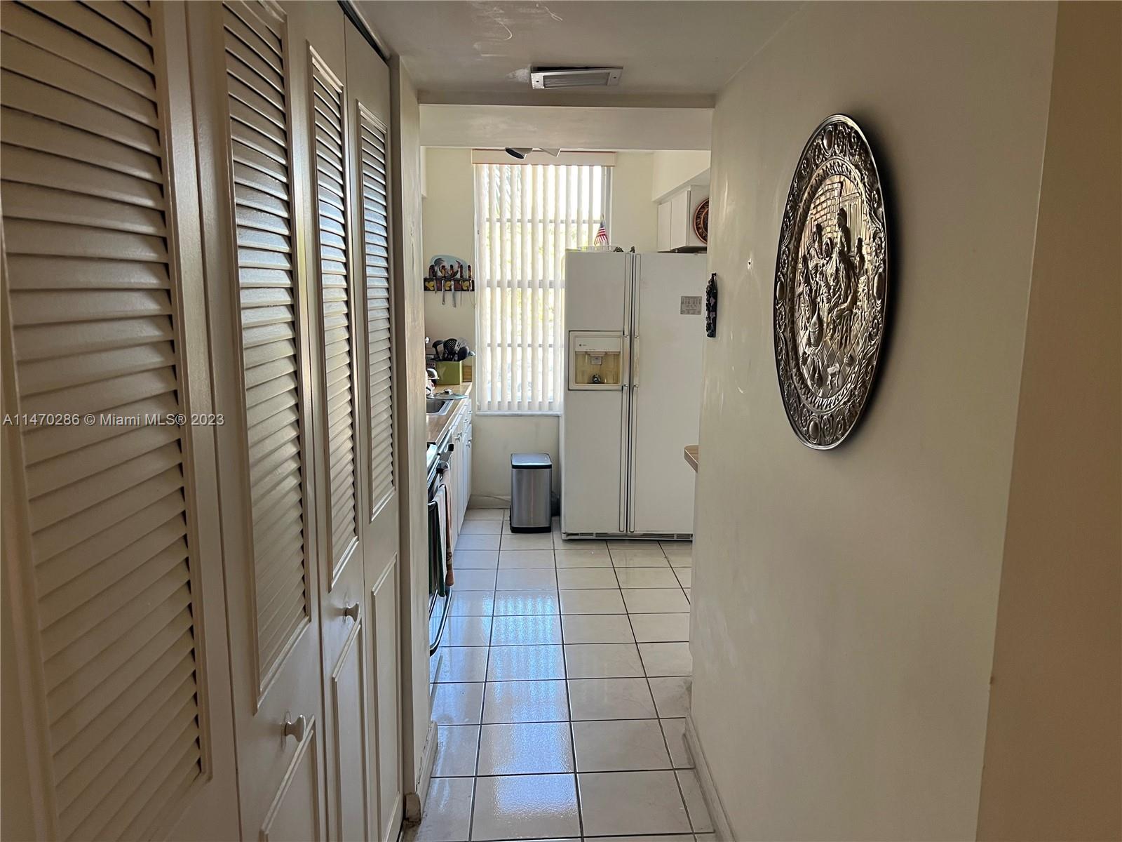 WINSTON TOWER 300 CONDO - Residential