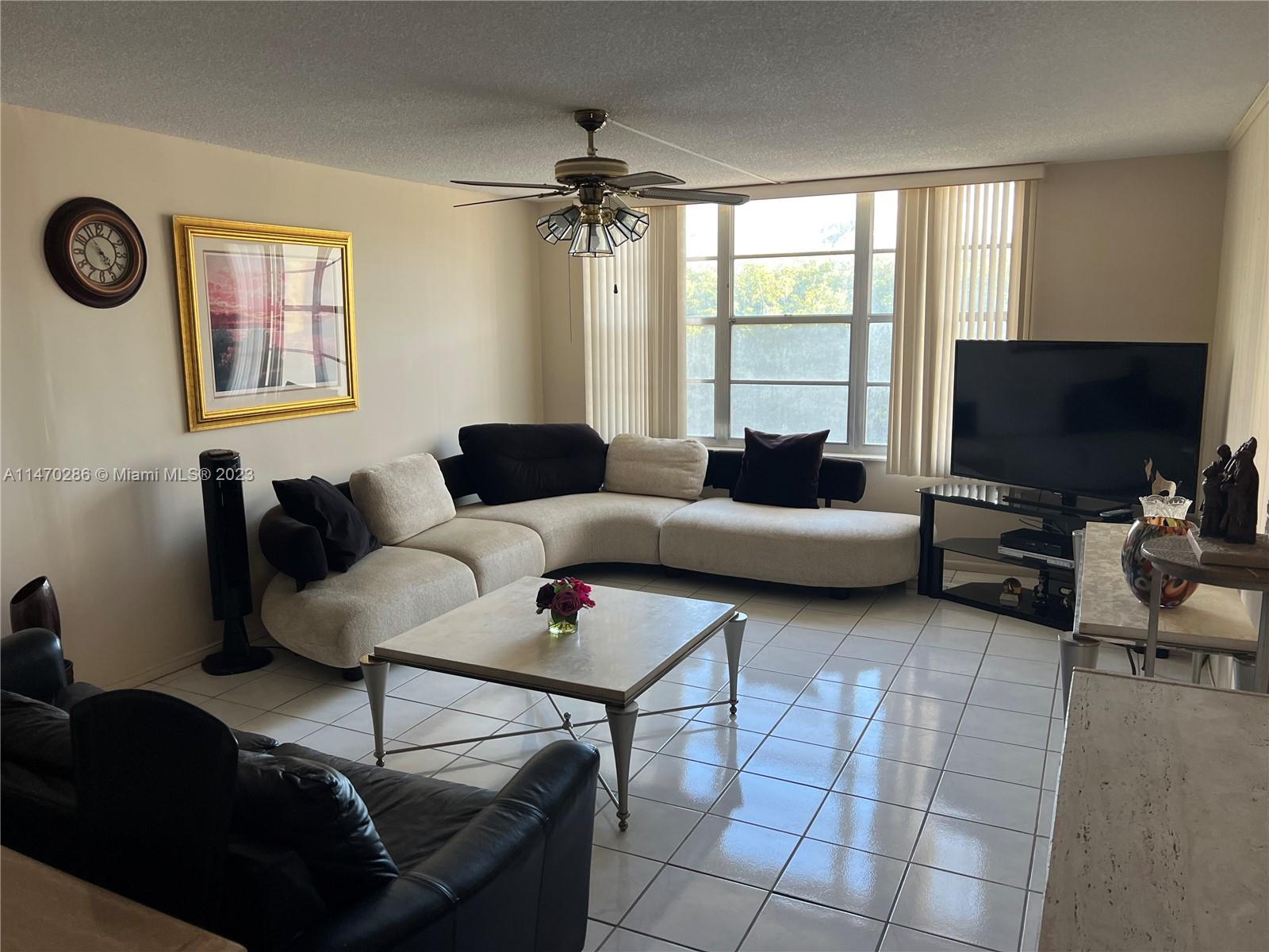 WINSTON TOWER 300 CONDO - Residential