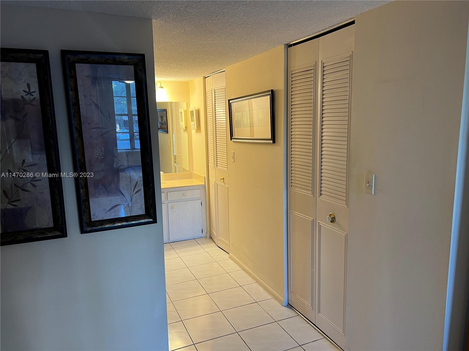WINSTON TOWER 300 CONDO - Residential