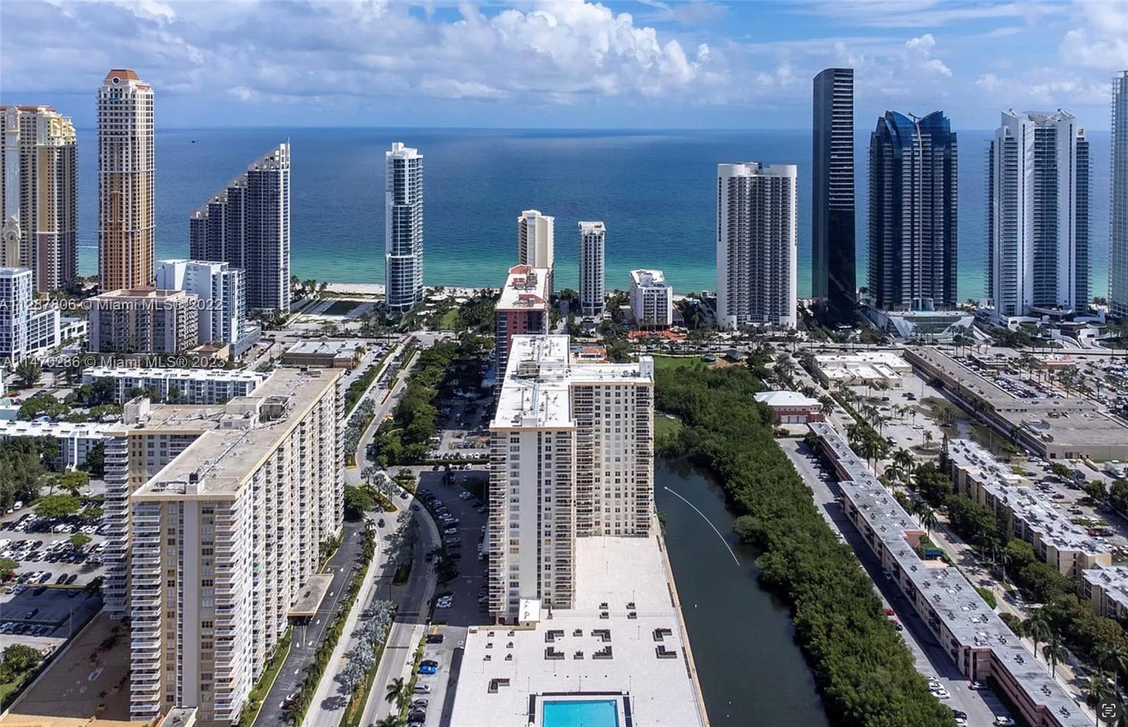 WINSTON TOWER 300 CONDO - Residential