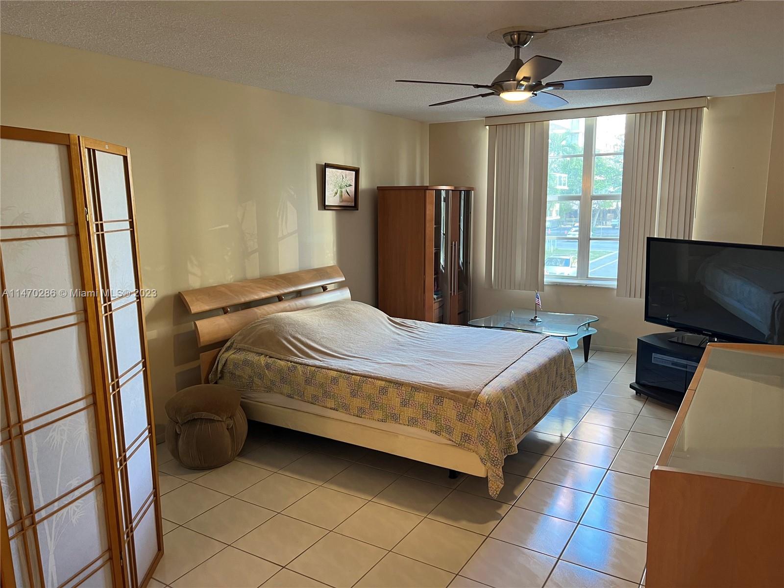 WINSTON TOWER 300 CONDO - Residential