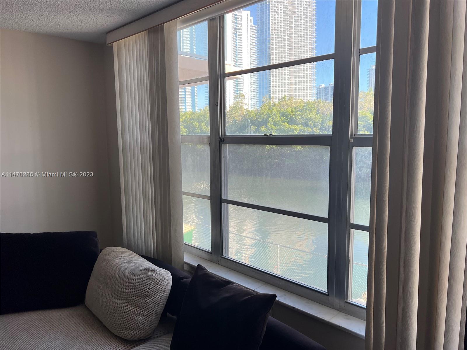 WINSTON TOWER 300 CONDO - Residential
