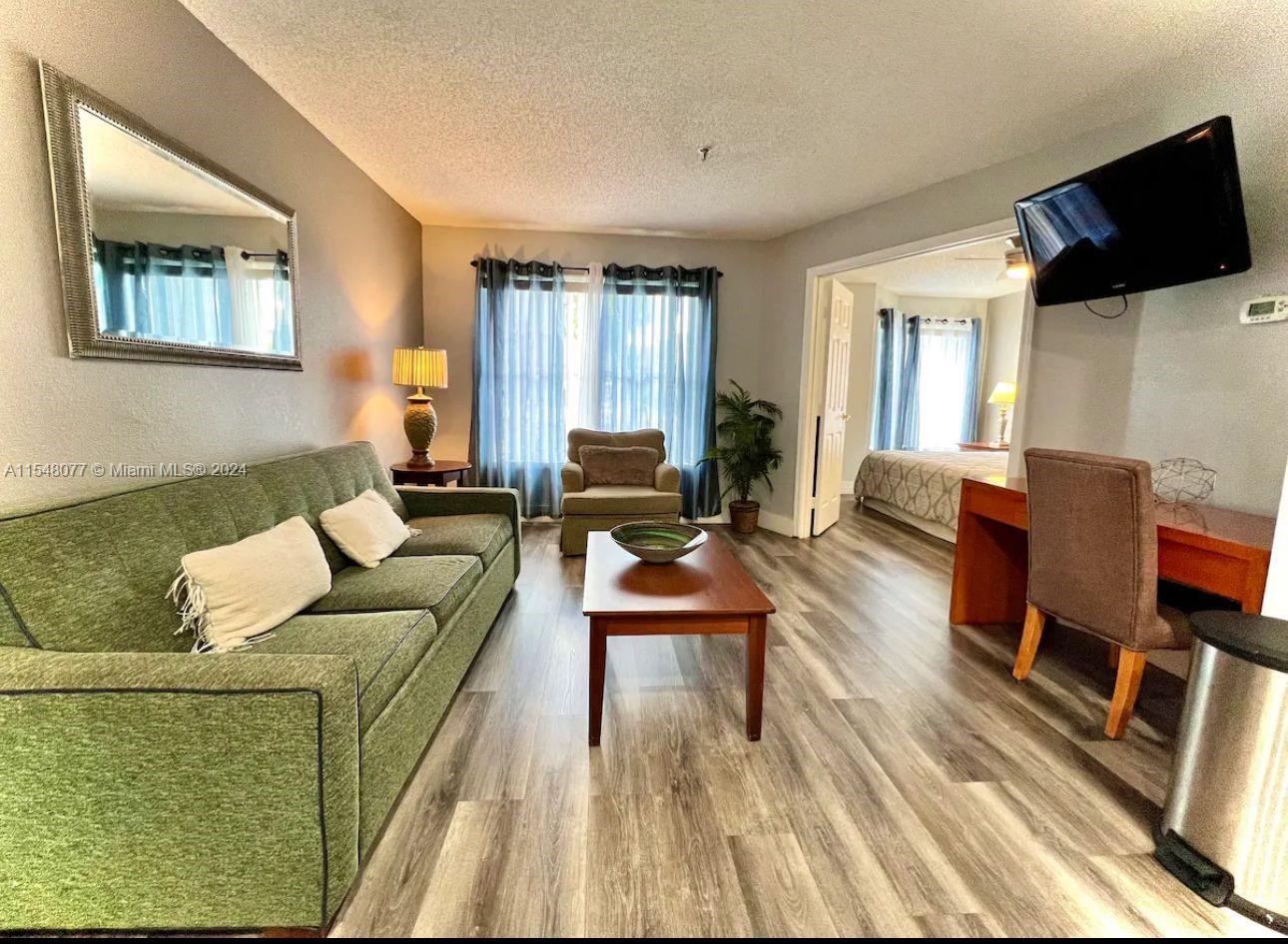 PARWAY PALMS - Residential