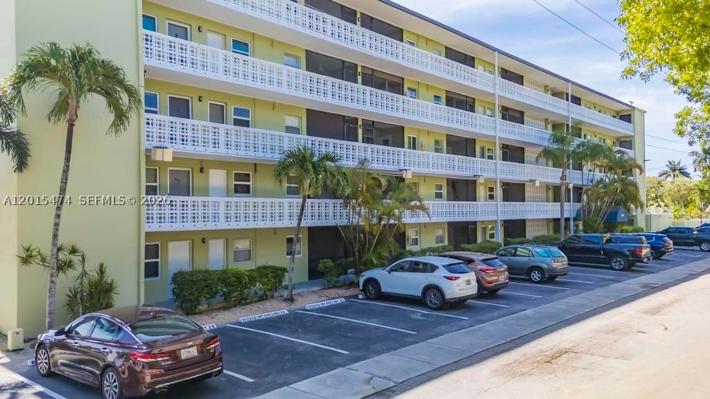 SANTA MONICA CONDOMINIUM - Residential