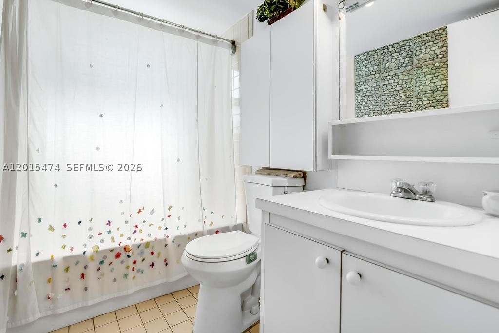 SANTA MONICA CONDOMINIUM - Residential