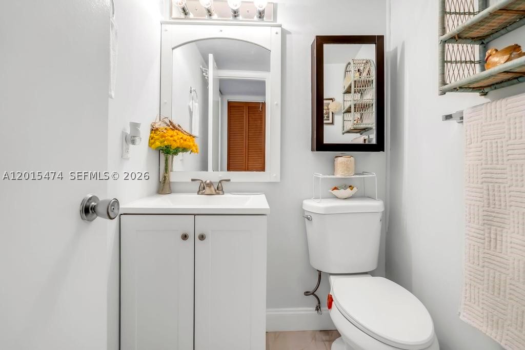 SANTA MONICA CONDOMINIUM - Residential