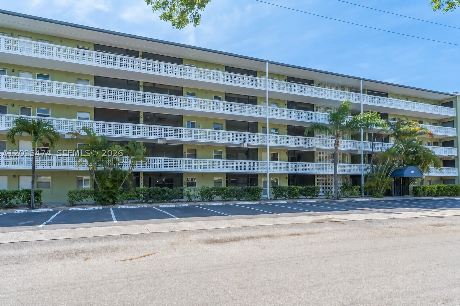 SANTA MONICA CONDOMINIUM - Residential