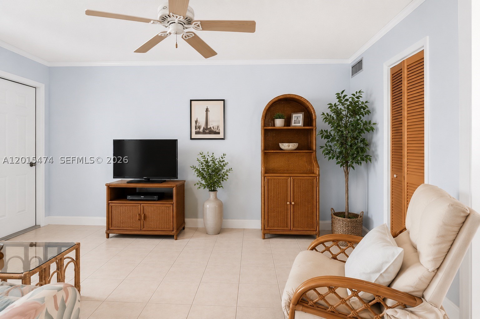 SANTA MONICA CONDOMINIUM - Residential
