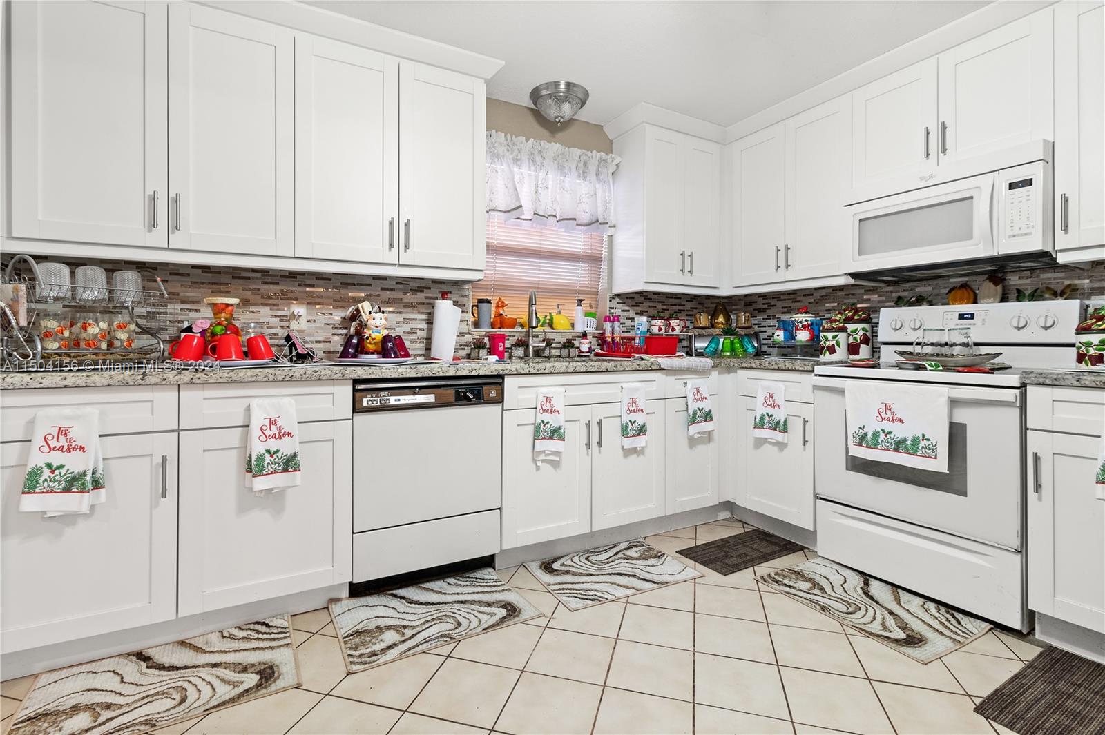 HOLLYBROOK GOLF AND - Residential