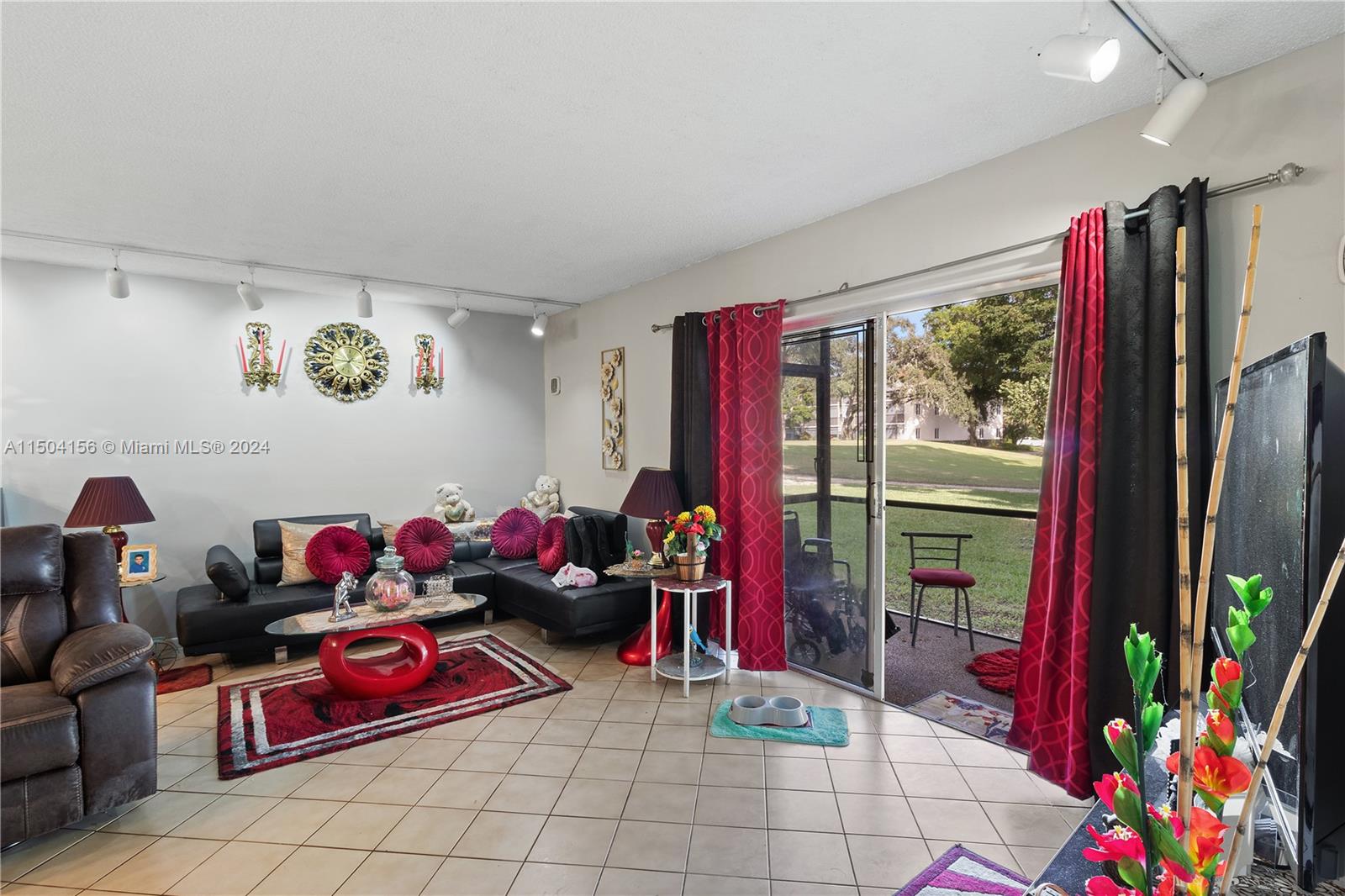 HOLLYBROOK GOLF AND - Residential