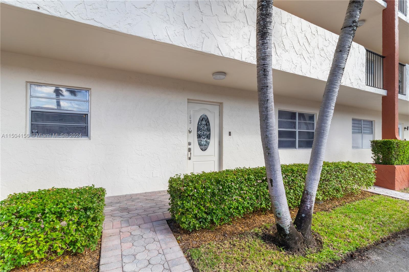 HOLLYBROOK GOLF AND - Residential